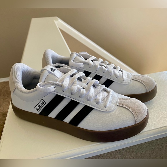 NWOT - Adidas Women's VL Court 3.0 Sneaker - Picture 4 of 10